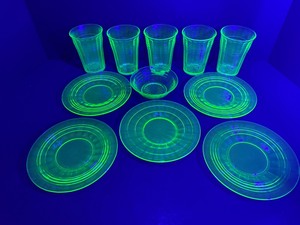 lot 178 image: Rare 11-Piece Vintage Anchor Hocking Block Optic Green Uranium Depression Glass Set - Glows Under Blacklight