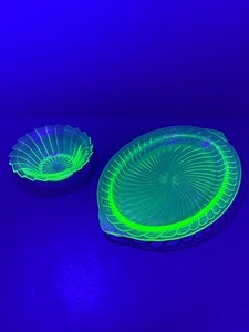 lot 127 image: Vintage Uranium Green Depression Glass Swirl Pattern Platter &amp Bowl Set - Glows UV