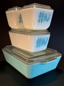 lot 61 image: VINTAGE PYREX AMISH BUTTERPRINT Refrigerator Dishes Set RARE Turquoise White 501 502 503