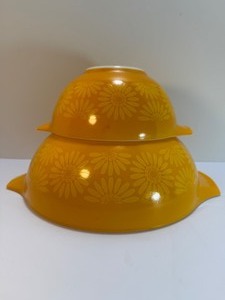 lot 221 image: Vintage Pyrex Daisy (Sunflower) Cinderella Mixing Bowls - Set of 2 (#444, #442) MCM Kitchenware