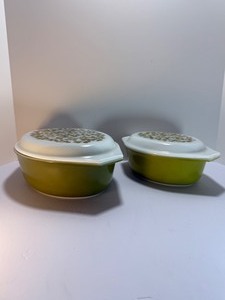 lot 209 image: &nbsp Vintage PYREX Verde Olive Green Oval Casserole Dishes Set w Lids  1.5 Qt &amp 2.5 Qt  MCM Classic