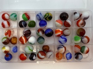lot 170 image: Vintage 1930s-1970s Mixed Lot of Machine-Made Glass Marbles (Vitro Agate, Marble King, Peltier.