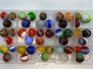 lot 152 image: Vintage &amp Antique Glass Marbles Huge Mixed Lot Collection - Akro Agate Peltier
