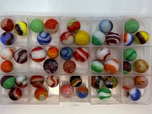 lot 224 image: Large Lot of Vintage Machine-Made Glass Marbles - Akro Agate, Marble King, Peltier Style Swirls &amp Patches