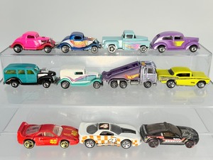 lot 102 image: Vintage Hot Wheels 11-Car Lot Ferrari F40, Sheriff Mustang, 50s &amp 30s Rods &amp Trucks