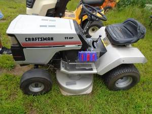 lot 101 image: Craftsman 11hp manual trans 36 deck. Used condition. Tested & works. As shown.