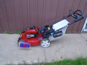 lot 102 image: Toro self propelled recycler with bag personal pace mower. Good used condition. Tested & works. As shown.