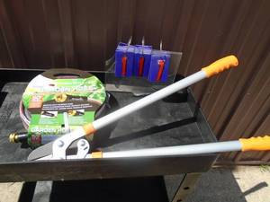 lot 117 image: 50 garden hose & pruning shears. As shown.