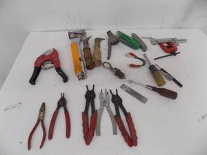 lot 20 image: Lot of Hand Tool