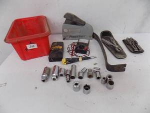 lot 22 image: Tools - Sockets, Stud Finder, Power Shot Stapler, Multi Meter, 2 - Leathermans, Pry bar