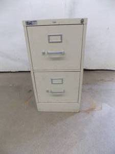 lot 43 image: Hon 2 Drawer File Cabinet