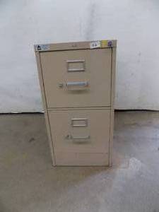 lot 46 image: Hon 2 Drawer File Cabinet