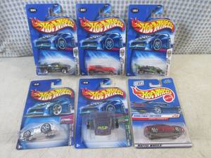 lot 40 image: (EC1) Assorted Hot Wheels in Packag...