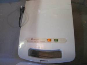 lot 58 image: (G-1) Misc Kitchen - Waffle Maker, ...