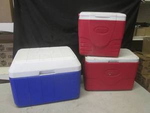 lot 59 image: (BSB) 3 Coleman Coolers...