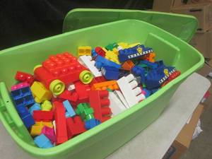 lot 61 image: (BR1) Large Tote Full of Mega Bloks...