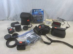 lot 65 image: (CS) Lot of Misc Clocks, Cases, Cam...