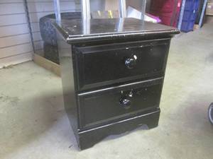 lot 68 image: (EW3) 2-Drawer Night Stand...
