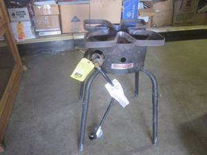lot 83 image: (EW5) Camp Chef Outdoor Portable Si...