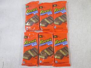 lot 125 image: (B-3) 6 XL 12pc Reeses Peanut Butte...