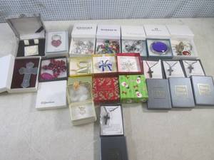 lot 152 image: (BSB) Assorted Fashion Jewelry Etc...