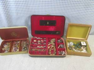 lot 153 image: (BS) Assorted Fashion Jewelry...