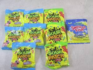 lot 178 image: (B-3) 8 Bags of Tropical and Regula...