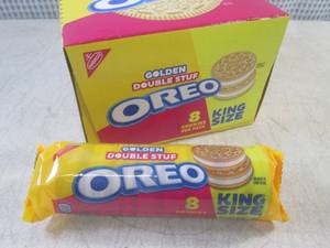 lot 206 image: (C-1) Box of 10 King Size Golden Do...