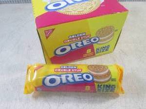 lot 207 image: (C-1) Box of 10 King Size Golden Do...