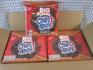 lot 211 image: (C-2) 14 Big Chewy Chips Ahoy Choco...