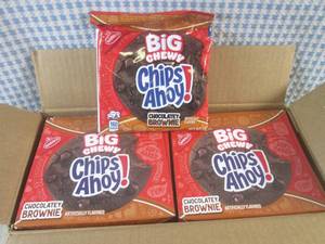 lot 212 image: (C-2) 14 Big Chewy Chips Ahoy Choco...