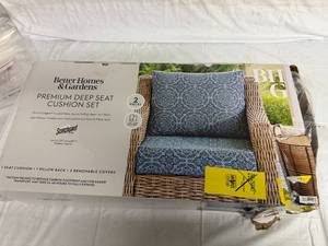 lot 29 image: Better Homes & Gardens Deep Seat Cushion Set