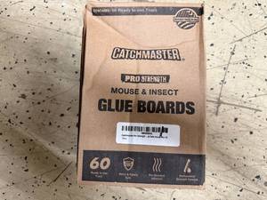 lot 31 image: 60 Catchmaster Mouse & Insect Glue Boards