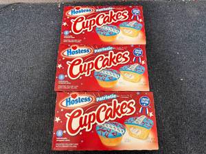 lot 166 image: 3 Boxes of Hostess Patriotic Cupcakes