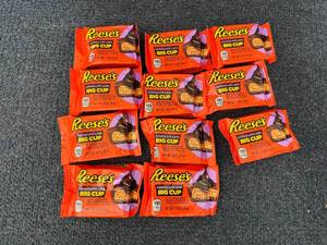 lot 192 image: 11 Reeses Chocolate Lava Big Cups