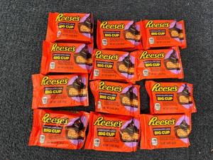 lot 193 image: 12 Reeses Chocolate Lava Big Cups