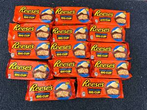 lot 196 image: 14 Reeses Potato Chip Big Cups