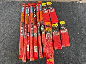 lot 207 image: 12 Jack Links Beef Sticks