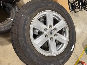 lot 7 image: QTY 4 - MICHELIN PRIMACY LTX 24570R17 WHEELS & TIRES