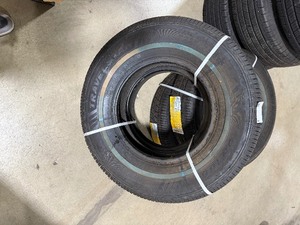 lot 8 image: QTY 4- TRAVELSTAR 22575R15 STEEL BELTED RADIAL