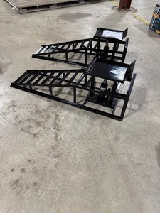 lot 9 image: HYDRAULIC DRIVE-ON RAMPS 5000KG