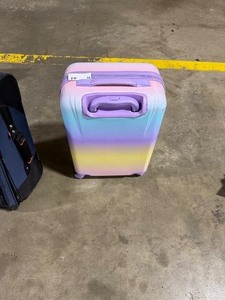 lot 34 image: PINK CARRY ON SUITCASE