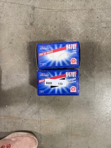 lot 159 image: QTY 2 - HALOGEN H4701 LIGHTS