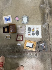 lot 178 image: PICTURE FRAMES