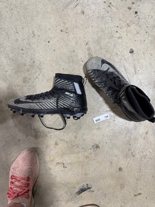 lot 199 image: FOOTBALL CLEATS SIZE 12