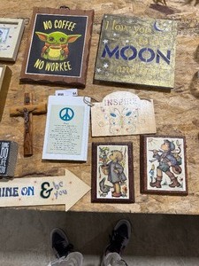 lot 64 image: TABLE FULL OF WALL ART