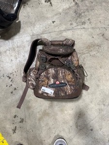 lot 95 image: IGLOO SPORTSMAN CAMO BACKPACK