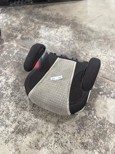 lot 138 image: BOOSTER SEAT
