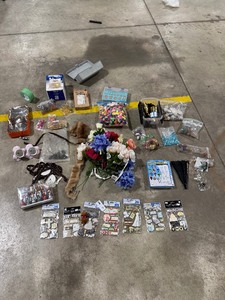lot 150 image: HUGE AMOUNT OF CRAFTING SUPPLIES