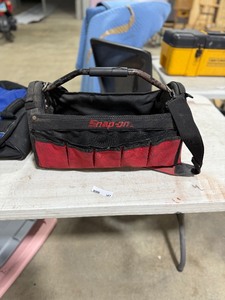 lot 347 image: SNAP ON TOOL BAG